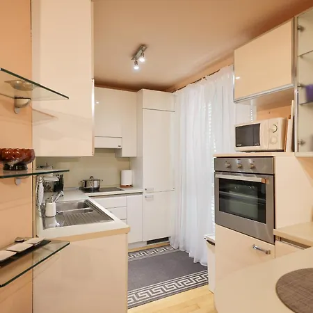 Zorica - 2 Bedroom Apartment In City Centar *
